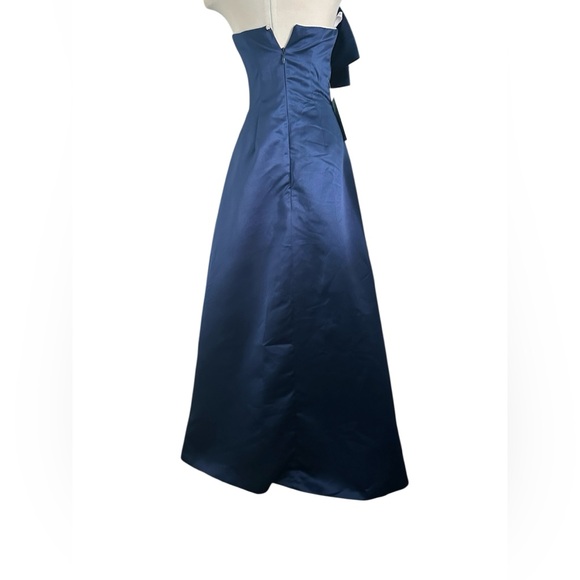 Cicinia Elegant Navy Blue Evening Gown - Picture 8 of 10